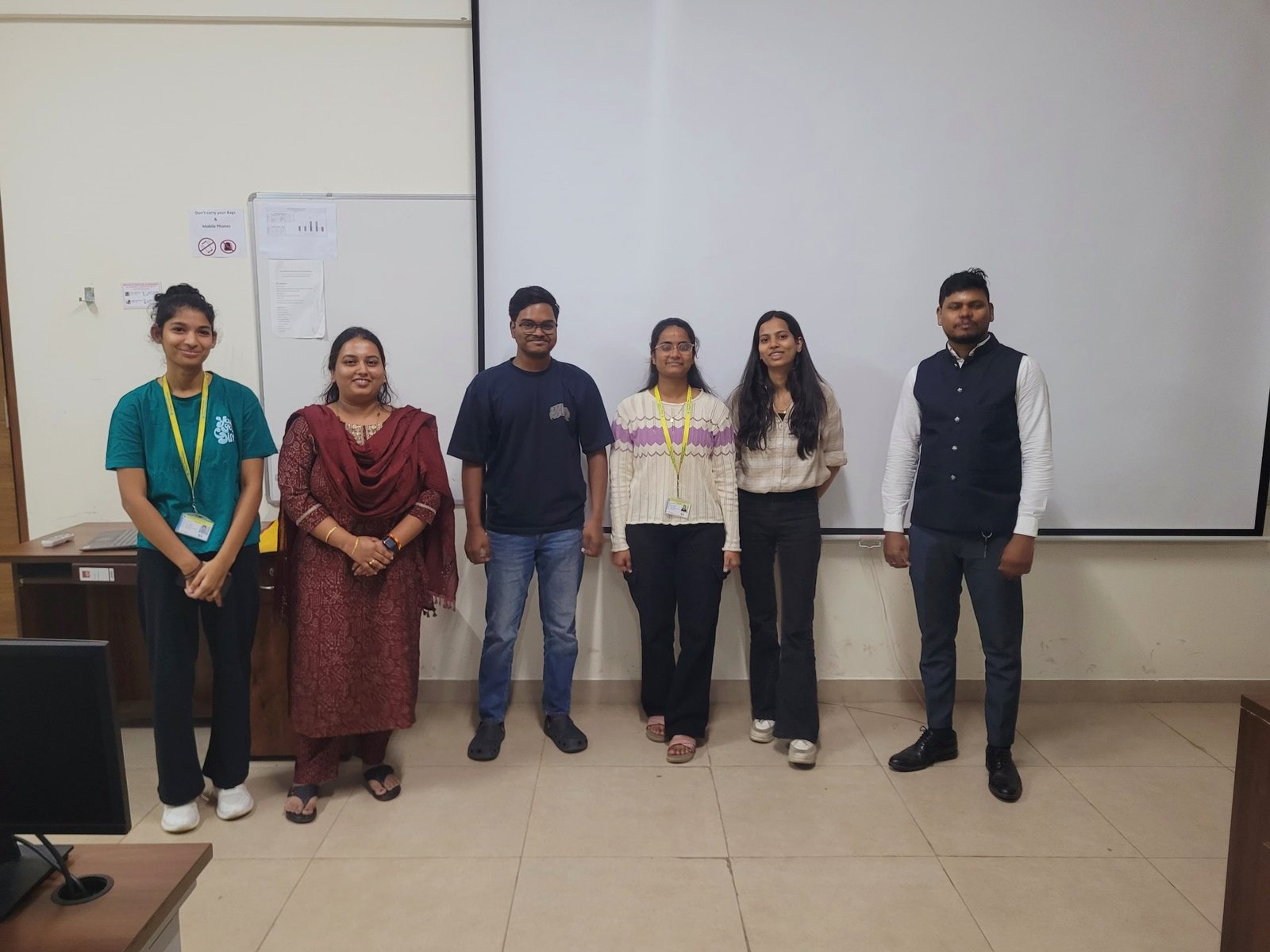 Group photo with participants and faculty at DSCE.