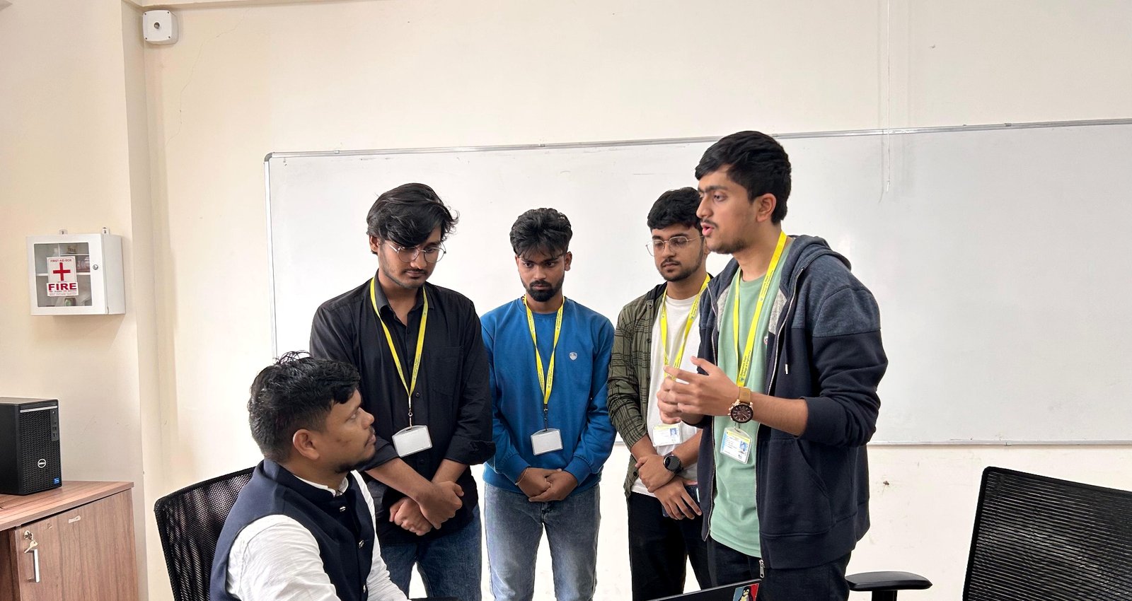 Student project mentoring and judging during the DSCE Full-Stack GenAI workshop.